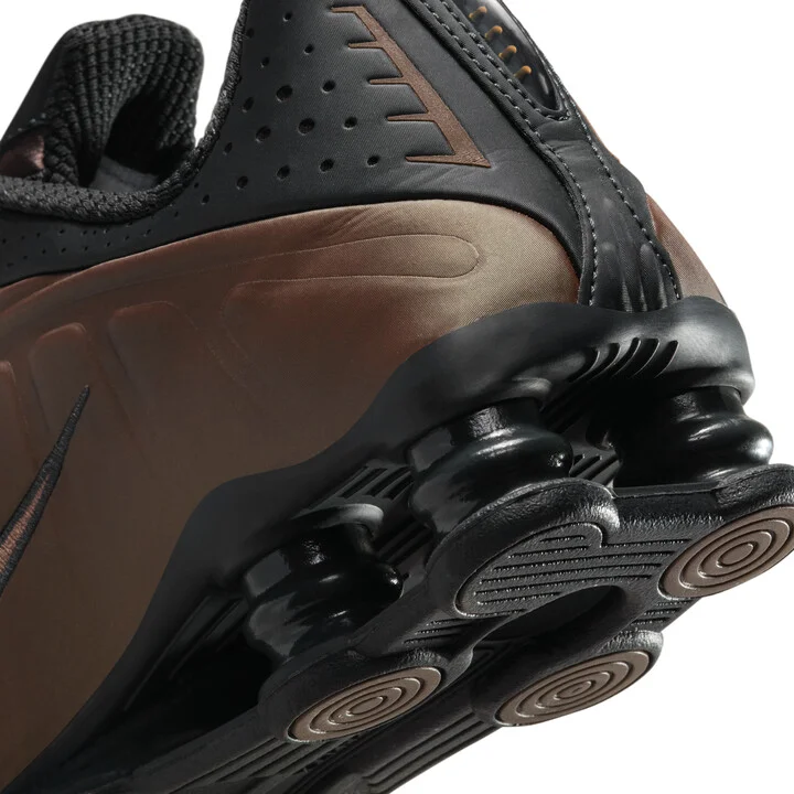 Nike Women's Shox R4 Shoes in Black | AR3565-007 - Image 8
