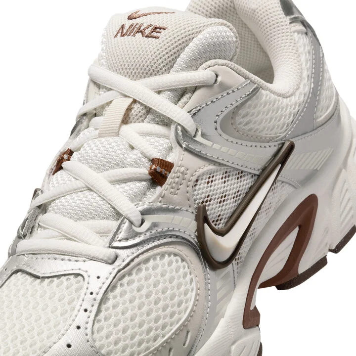 Nike Women's V5 RNR Shoes in White | HQ7901-102 - Image 7
