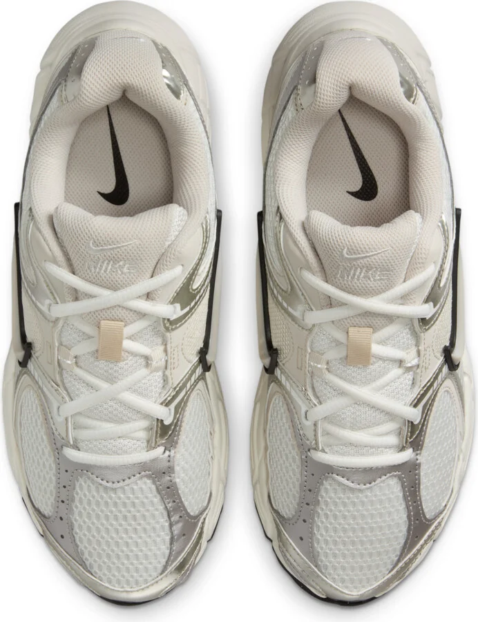 Nike Women's V5 RNR Shoes in White | HQ7901-104 - Image 4