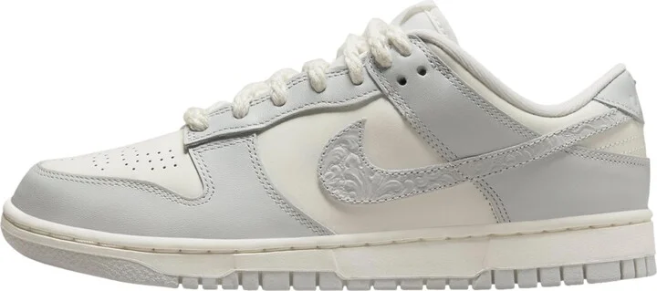 Nike Women's W Dunk Low Basketball Shoes