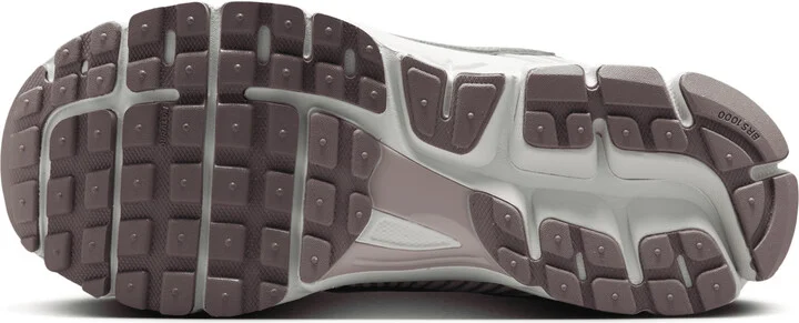 Nike Women's Zoom Vomero 5 Shoes in Grey | HV6417-001 - Image 2