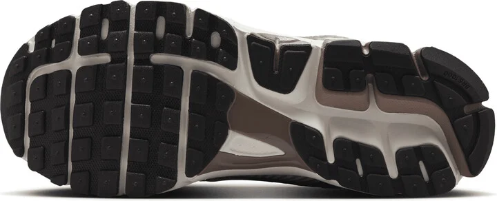 Nike Women's Zoom Vomero 5 Shoes in White | IB8129-133 - Image 2