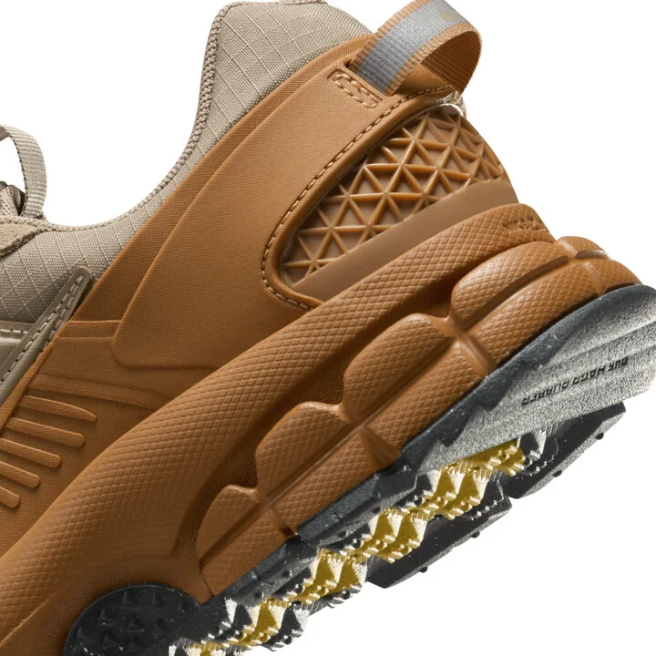 Nike Women's Zoom Vomero Roam Winterized Shoes in Brown | HQ2181-200 - Image 8