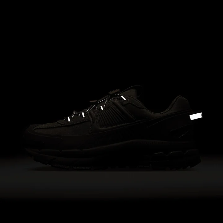 Nike Women's Zoom Vomero Roam Winterized Shoes in Brown | HQ2181-200 - Image 11