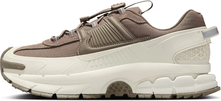 Nike Women's Zoom Vomero Roam Winterized Shoes in Grey | HQ2181-006