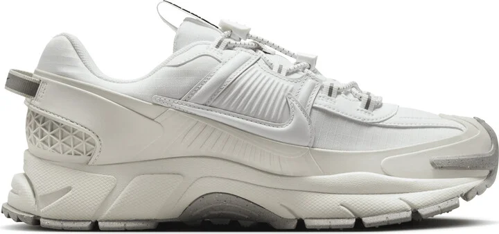 Nike Women's Zoom Vomero Roam Winterized Shoes in White | HV6410-100 - Image 3