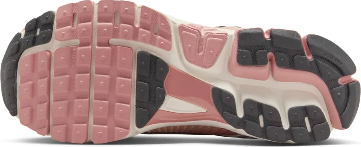 Nike Women's Zoom Vomero Shoes in White | HF1877-102 - Image 2