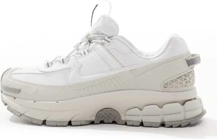 Nike Zoom Vomero 5 roam sneakers in white and gray - Image 2