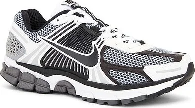 Nike Zoom Vomero 5 Se Sp in Dark Grey, Black-White-Sail - Image 2