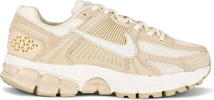 Nike Zoom Vomero 5 Sneaker in Ivory