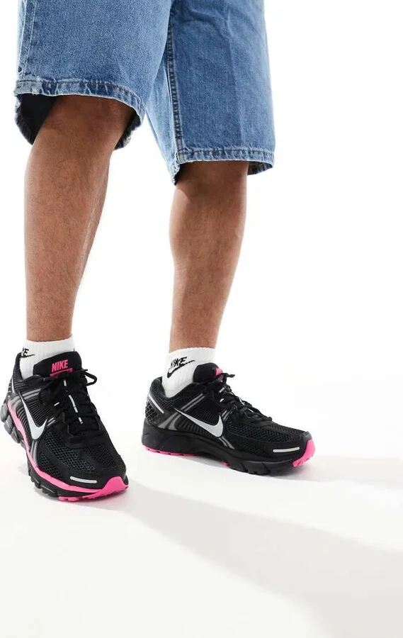 Nike Zoom Vomero 5 sneakers in black and pink