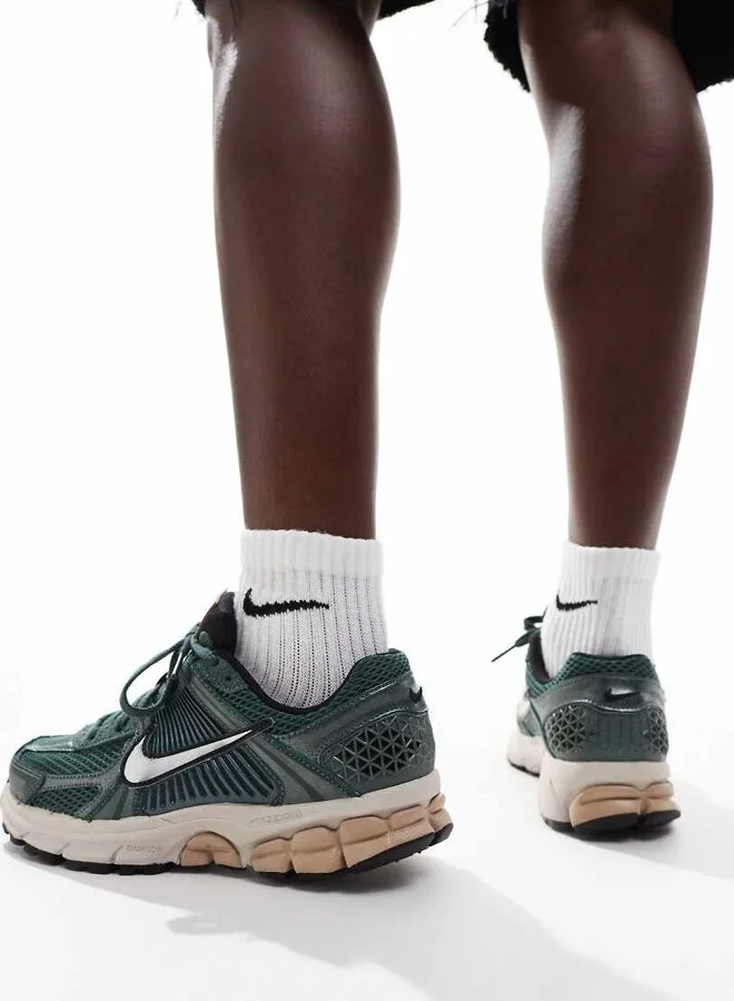 Nike Zoom Vomero 5 sneakers in dark green - Image 3