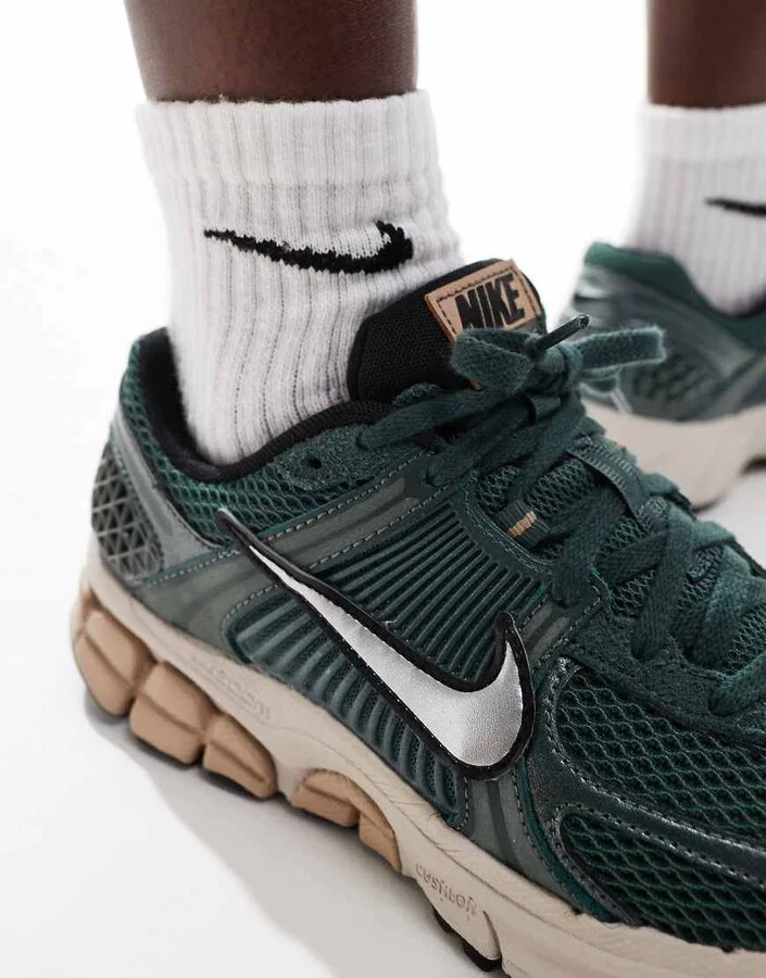 Nike Zoom Vomero 5 sneakers in dark green - Image 4