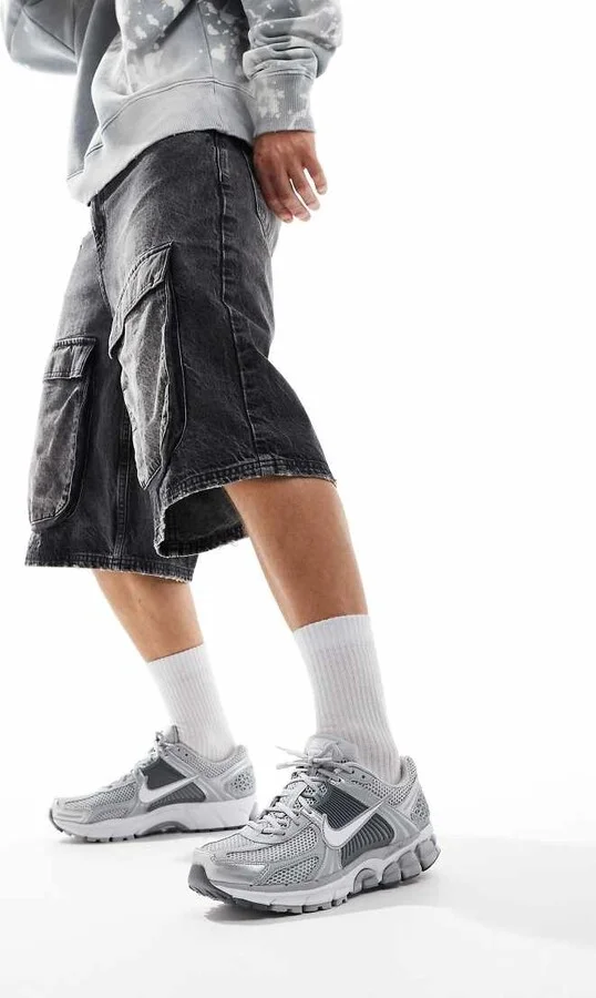 Nike Zoom Vomero 5 sneakers in gray - Image 3