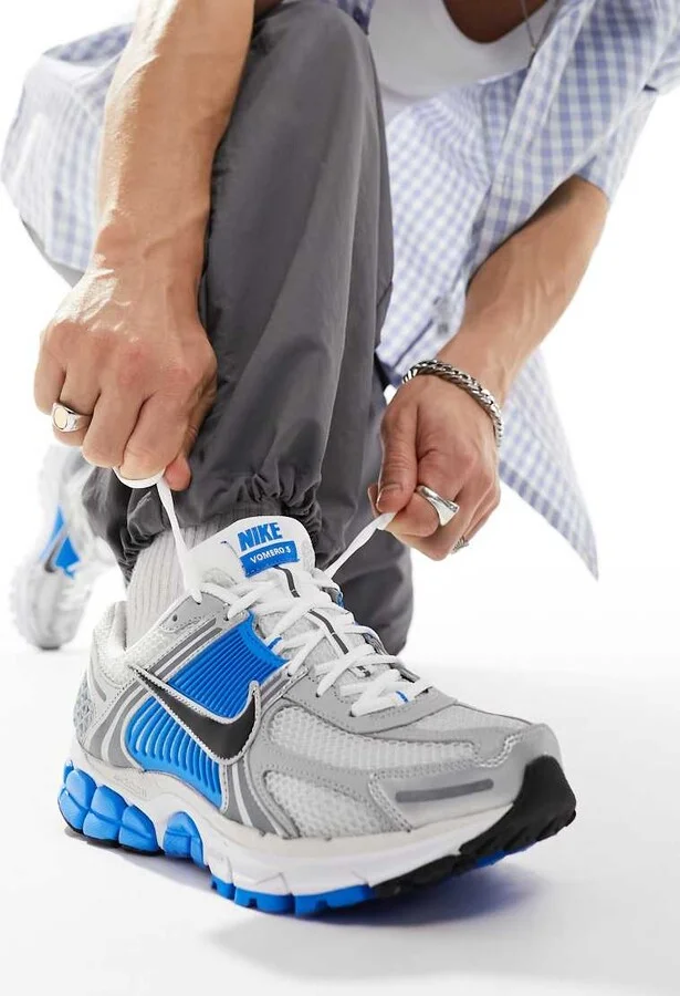 Nike Zoom Vomero 5 sneakers in gray and blue - Image 4
