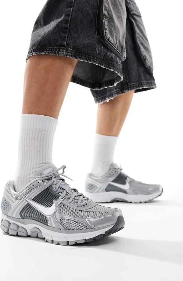 Nike Zoom Vomero 5 sneakers in gray and silver