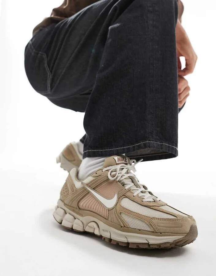 Nike Zoom Vomero 5 sneakers in khaki and beige - Image 4