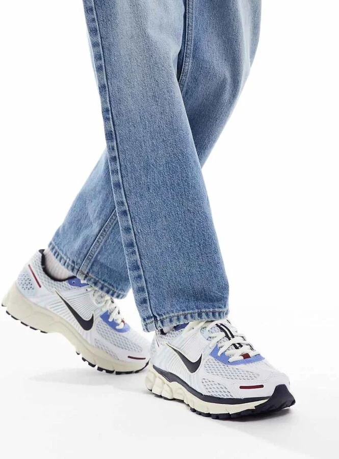 Nike Zoom Vomero 5 sneakers in light blue and purple - Image 3