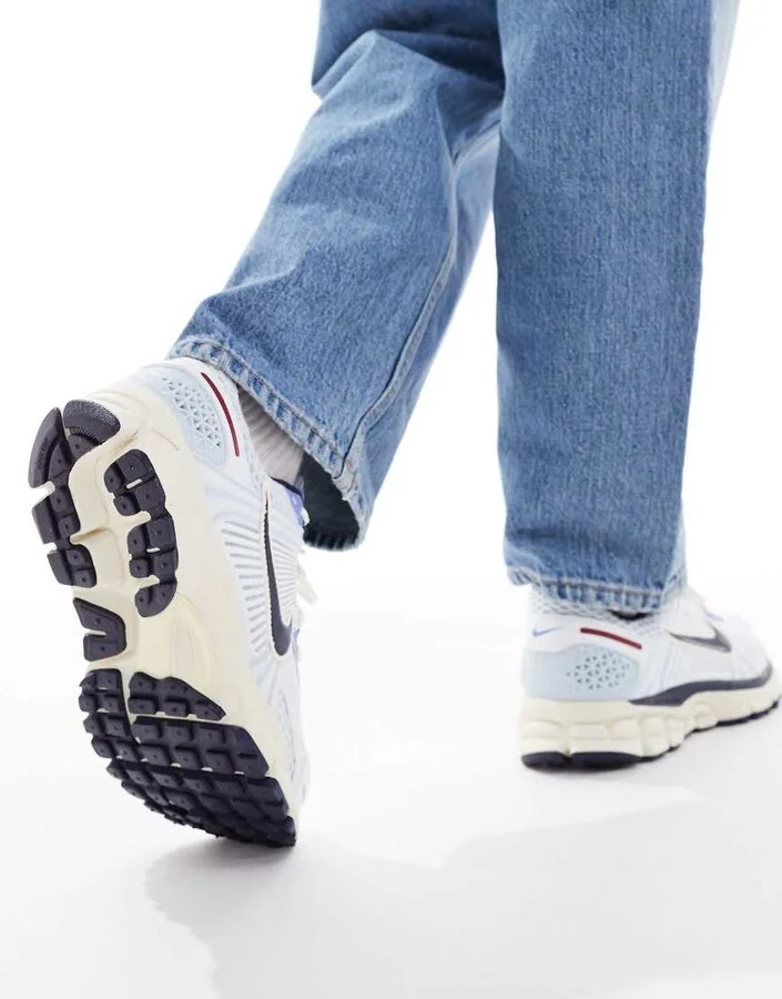 Nike Zoom Vomero 5 sneakers in light blue and purple - Image 4