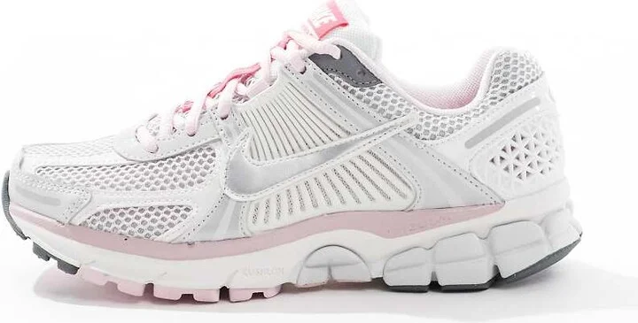 Nike Zoom Vomero 5 sneakers in light gray and pink - Image 4