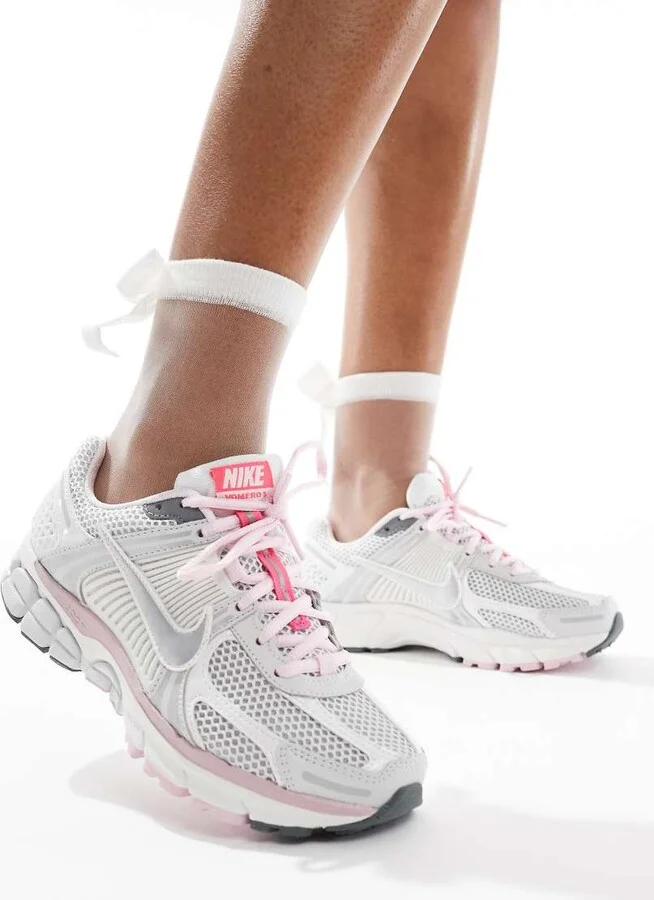 Nike Zoom Vomero 5 sneakers in light gray and pink