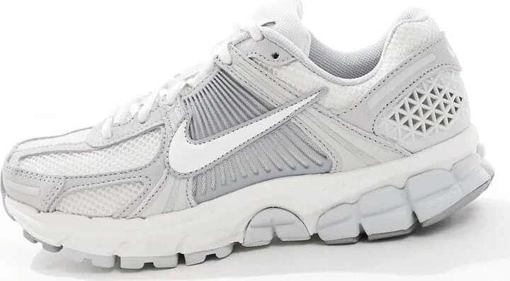 Nike Zoom Vomero 5 sneakers in light gray and white - Image 2