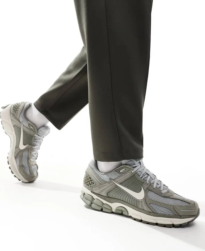 Nike Zoom Vomero 5 sneakers in light gray and white