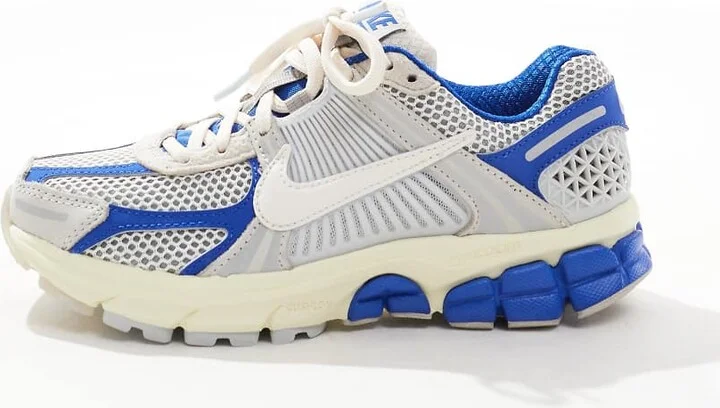 Nike Zoom Vomero 5 sneakers in off white and blue - Image 4