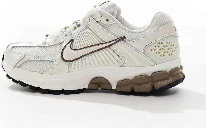 Nike Zoom Vomero 5 sneakers in off white and brown - Image 2