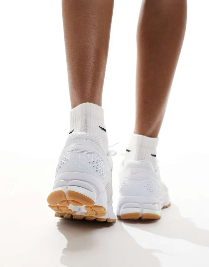 Nike Zoom Vomero 5 sneakers in white - Image 3