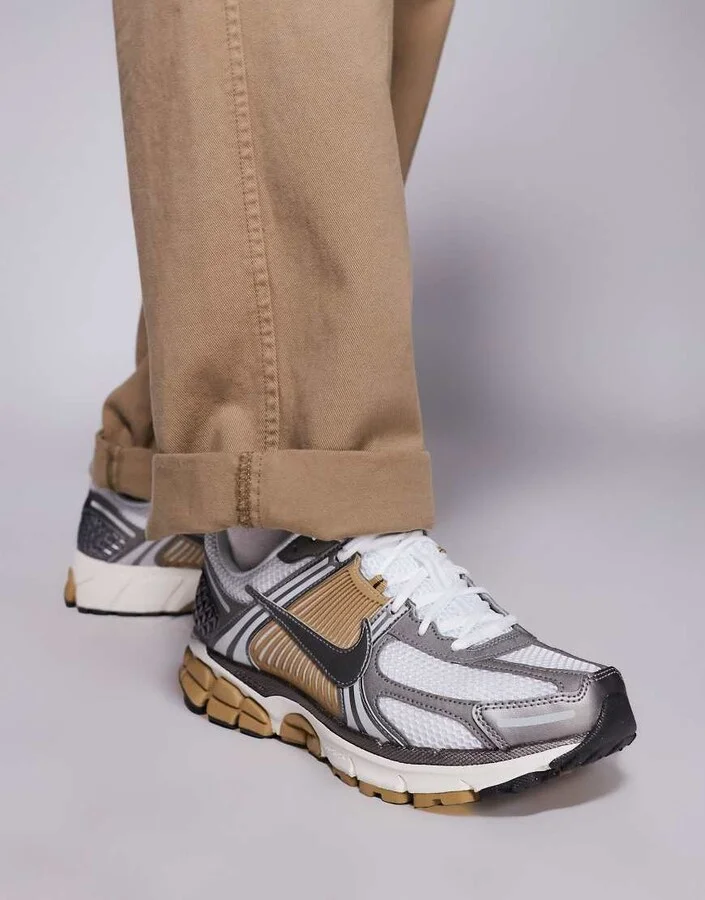Nike Zoom Vomero 5 sneakers in white and beige