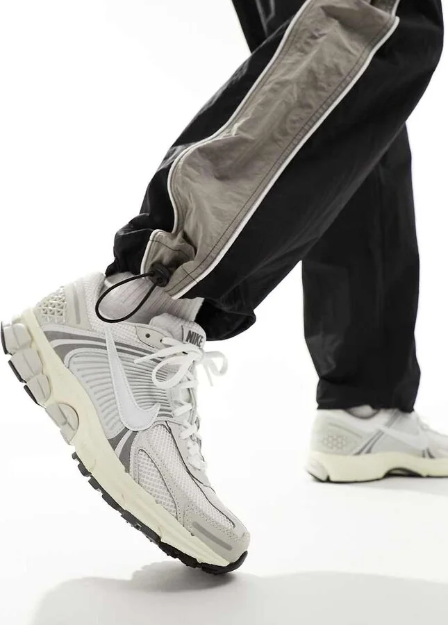 Nike Zoom Vomero 5 sneakers in white and cream