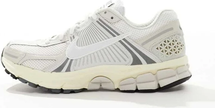 Nike Zoom Vomero 5 sneakers in white and gray - Image 2