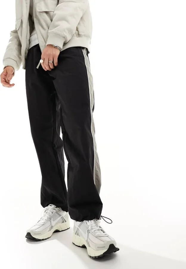 Nike Zoom Vomero 5 sneakers in white and gray - Image 4