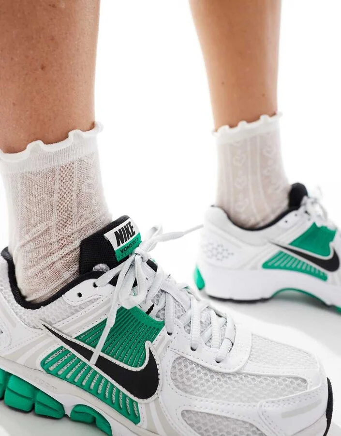 Nike Zoom Vomero 5 sneakers in white and green - Image 4