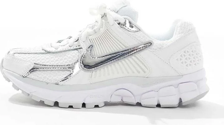 Nike Zoom Vomero 5 sneakers in white and metallic silver - Image 2