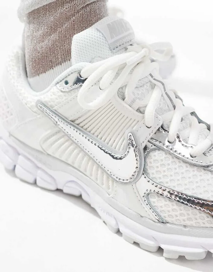 Nike Zoom Vomero 5 sneakers in white and metallic silver - Image 3