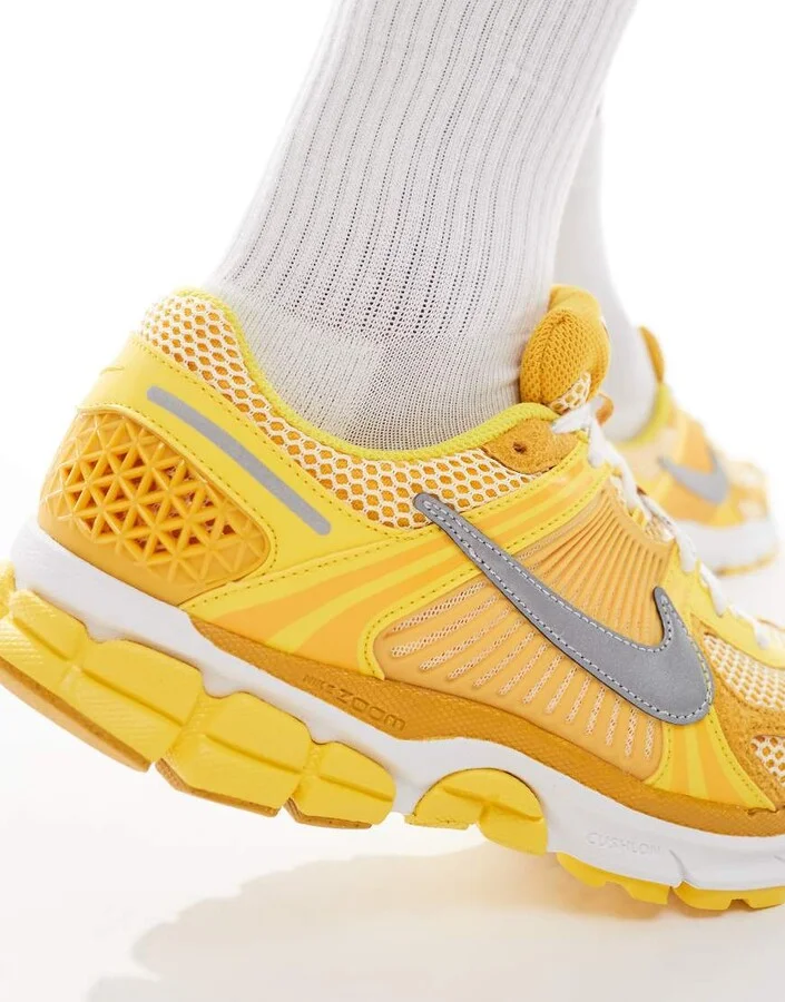 Nike Zoom Vomero 5 sneakers in yellow - Image 3