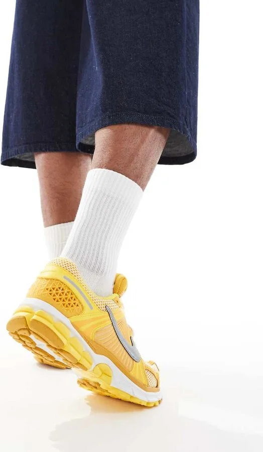 Nike Zoom Vomero 5 sneakers in yellow - Image 4