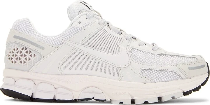 Nike Zoom Vomero 5 Sp Sneakers in Vast Grey, Black. & Sail in Grey