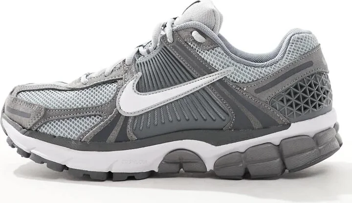Nike Zoom Vomero 5 suede sneakers in light gray and white - Image 2
