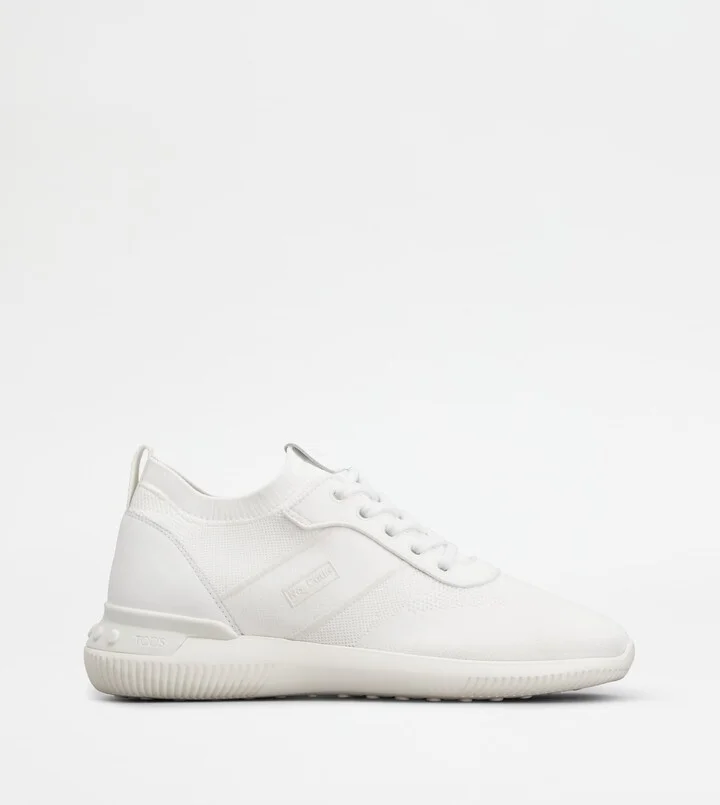 No_Code Knit in Technical Fabric and Leather