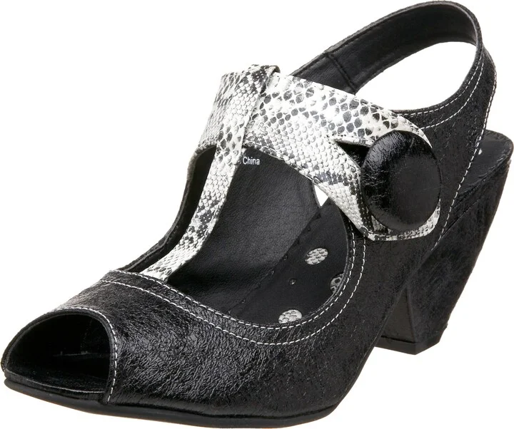 Not Rated Women's Queen Bee Pump