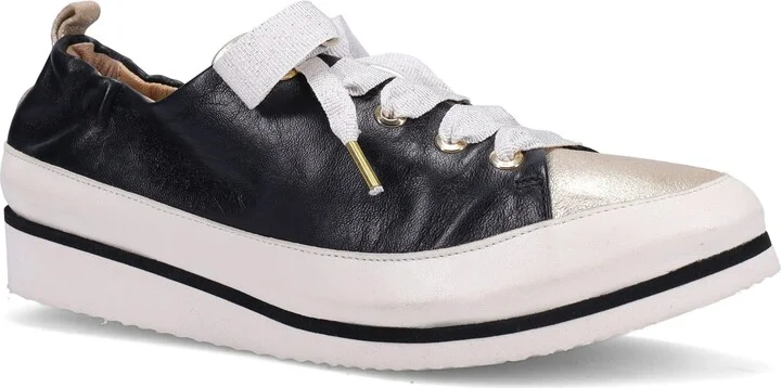 Nova Sneaker