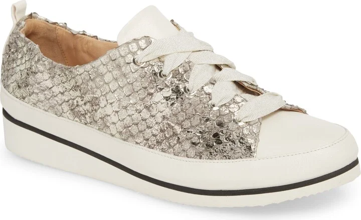 Nova Sneaker