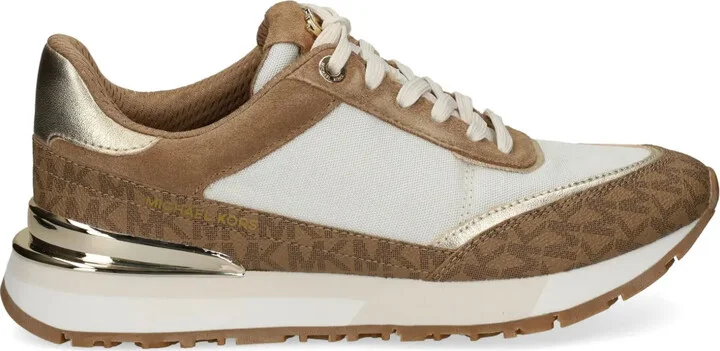 Nova sneakers