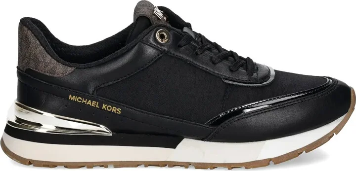 Nova sneakers