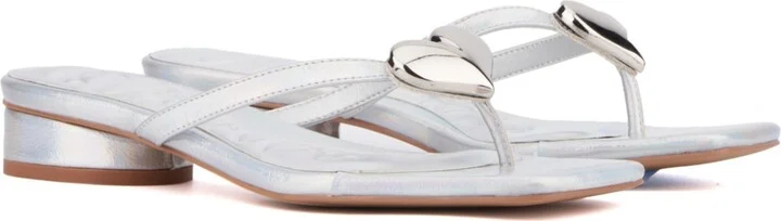 Olivia Miller Women's Love Buzz Flat Sandal - Image 9
