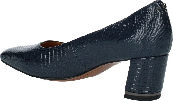 Olivienne Snakeskin Embossed Pump - Image 9