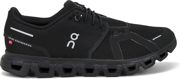 On Cloud 6 in Black